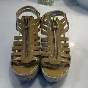 Jimmy Choo Women's Tan Strappy Wedge Sandals Patent Leather. Size 36 (6)